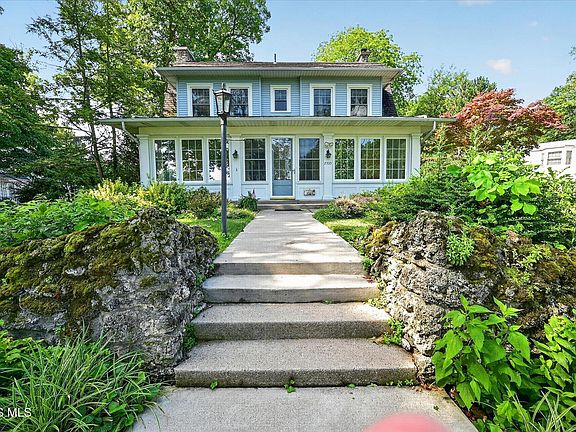 4th image of 2333 Chevy Chase Ln