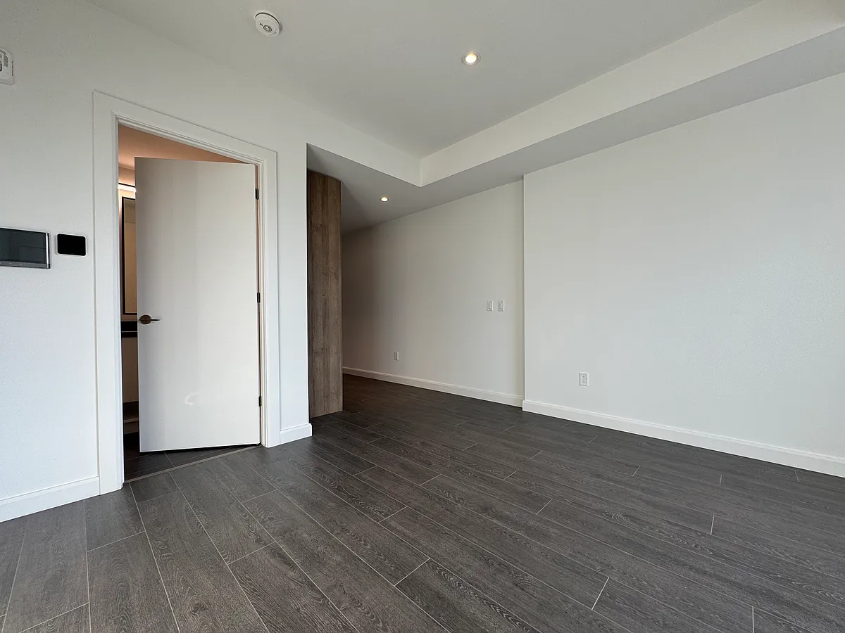 Building Photo - 741 King St W #1304