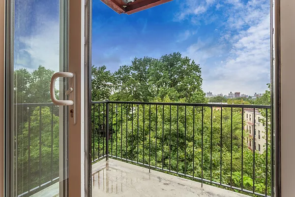 Rented by Safdie Realty Group | media 6