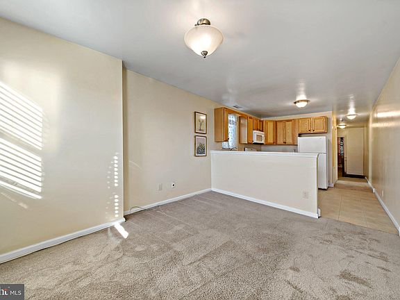 3rd image of 1942 Wolf St #2