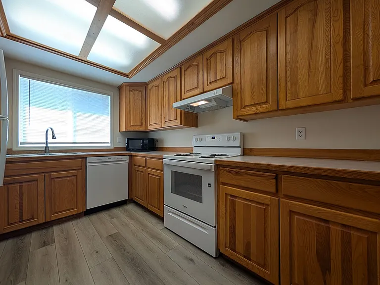 686 Oakdale Ave — Photo 9