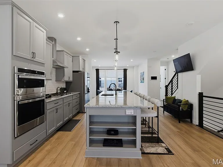 8924 Gateway Cir — Photo 11