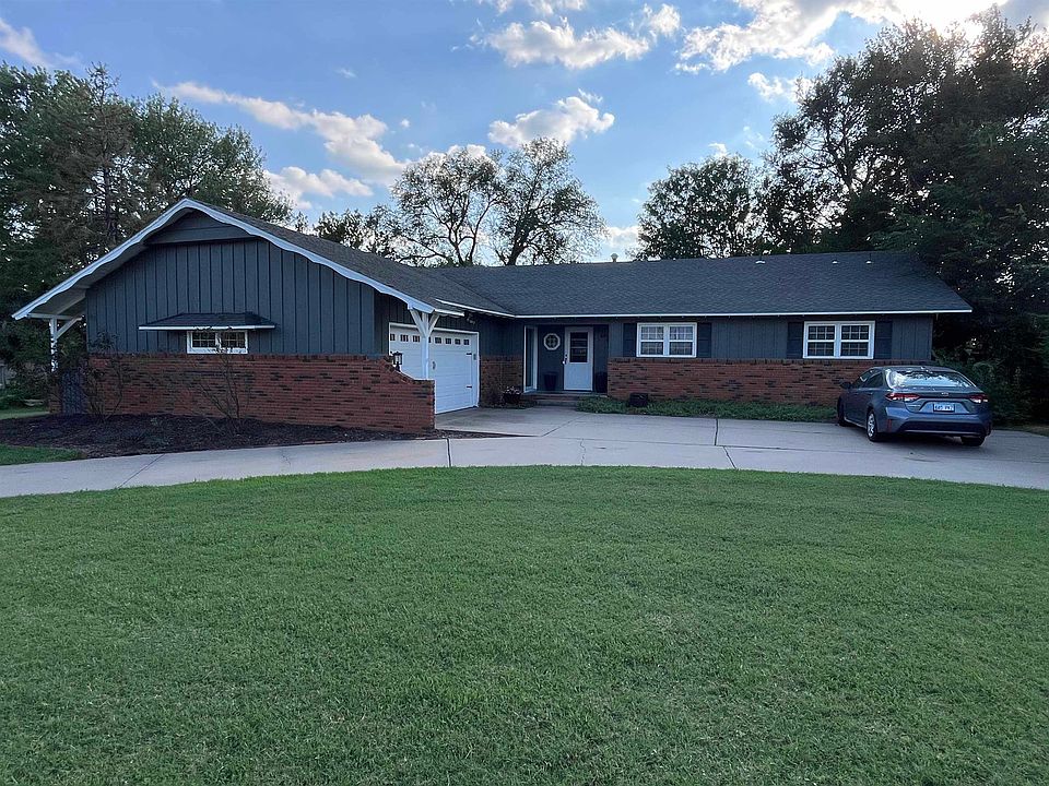 1st image of 301 Willow Rd
