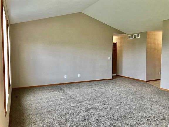 4th image of 11371 Jasmine Dr