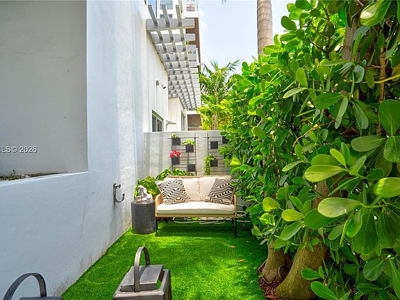 4th image of 545 SW 11th St #105