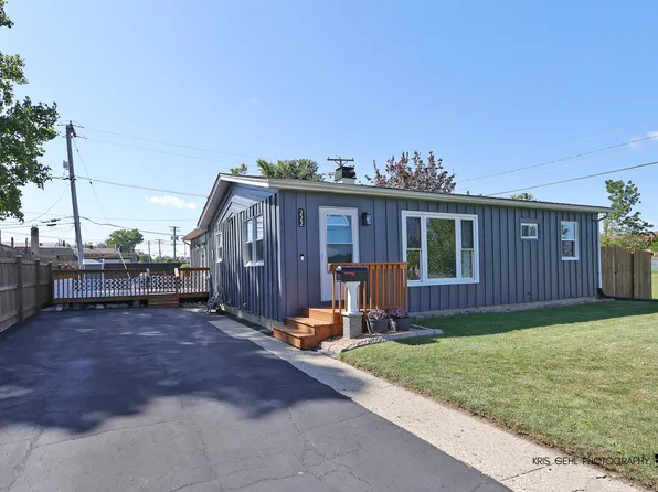 222 W Church St, Wauconda, IL 60084