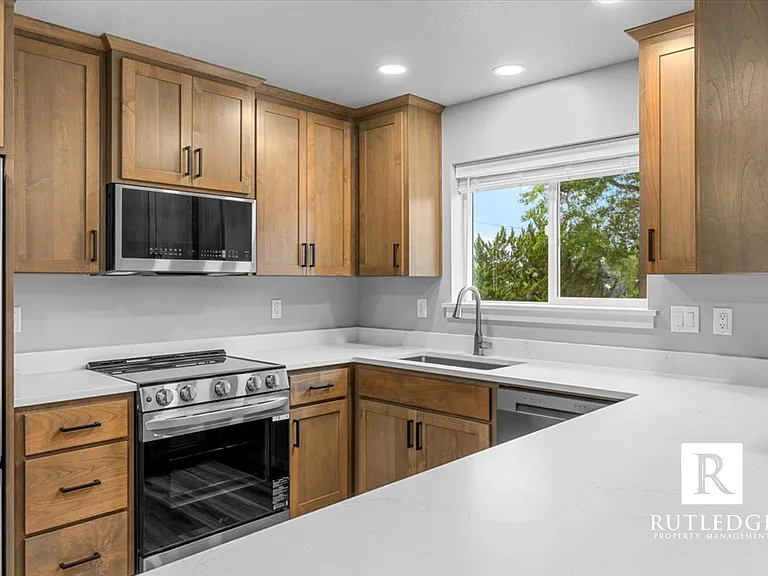 218 Academy Pl #2 — Photo 9