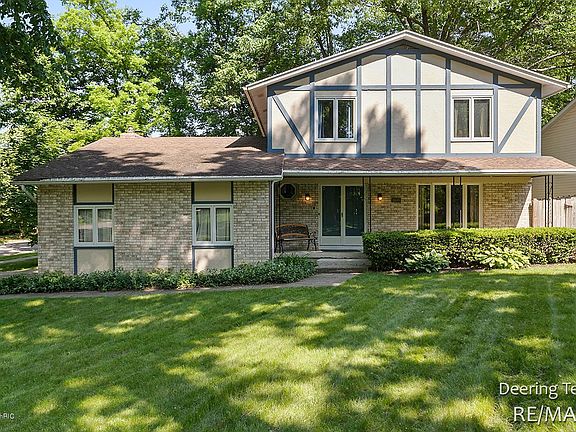5th image of 3921 Morewood Ct SE