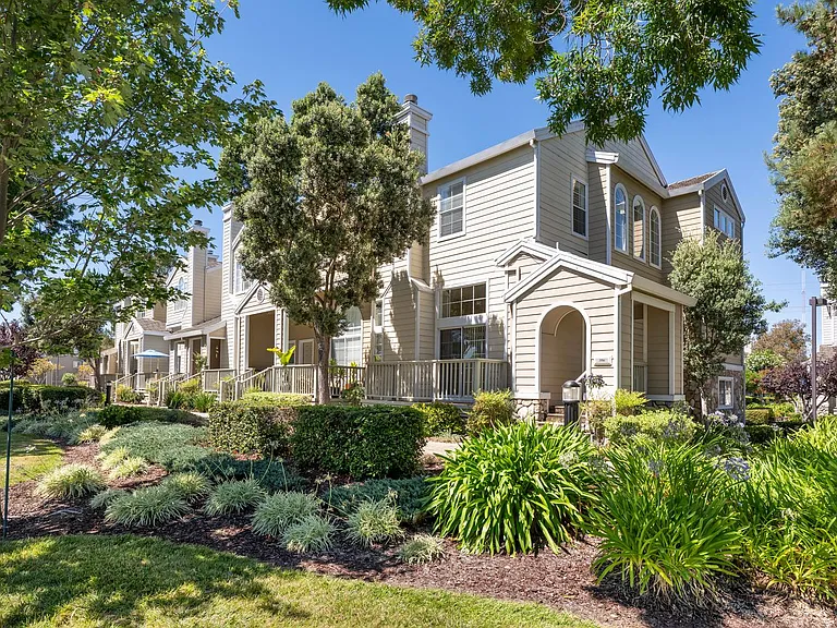 356 Meridian Dr — Photo 1