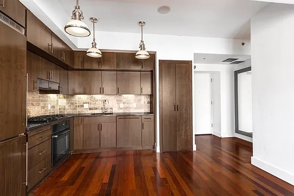 Rented by Realmart Realty LLC | media 28