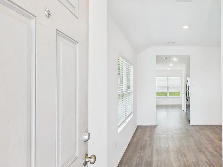1300 Winding Willow Dr — Photo 3