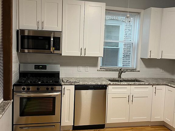 Eat-in kitchen