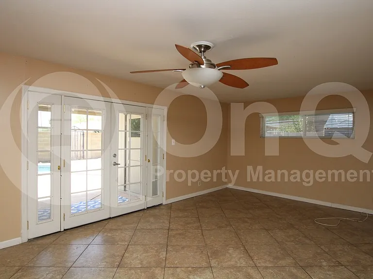 425 E Continental Dr — Photo 8