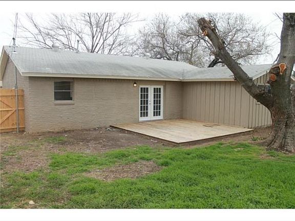 2nd image of 1602 Rosewood Ln