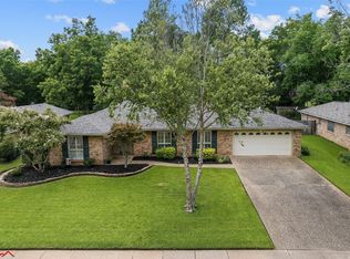 7362 Camelback Dr, Shreveport, LA 71105