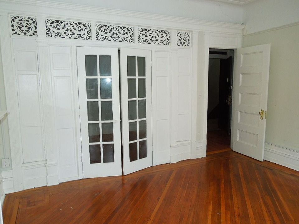 2nd image of 1268 Pacific St #2R