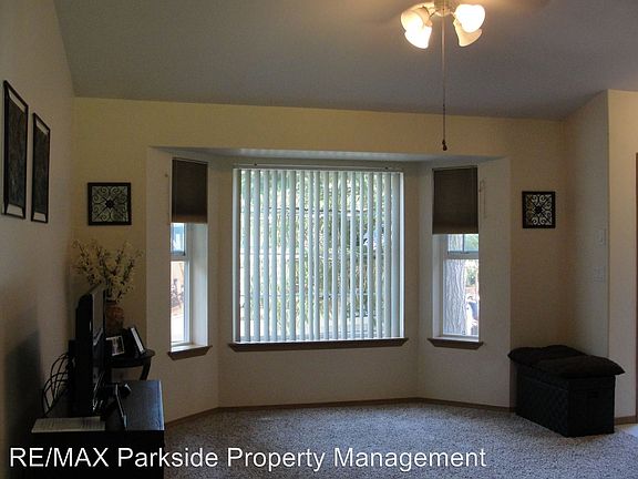 3rd image of 8124 Sparrow Ct SE