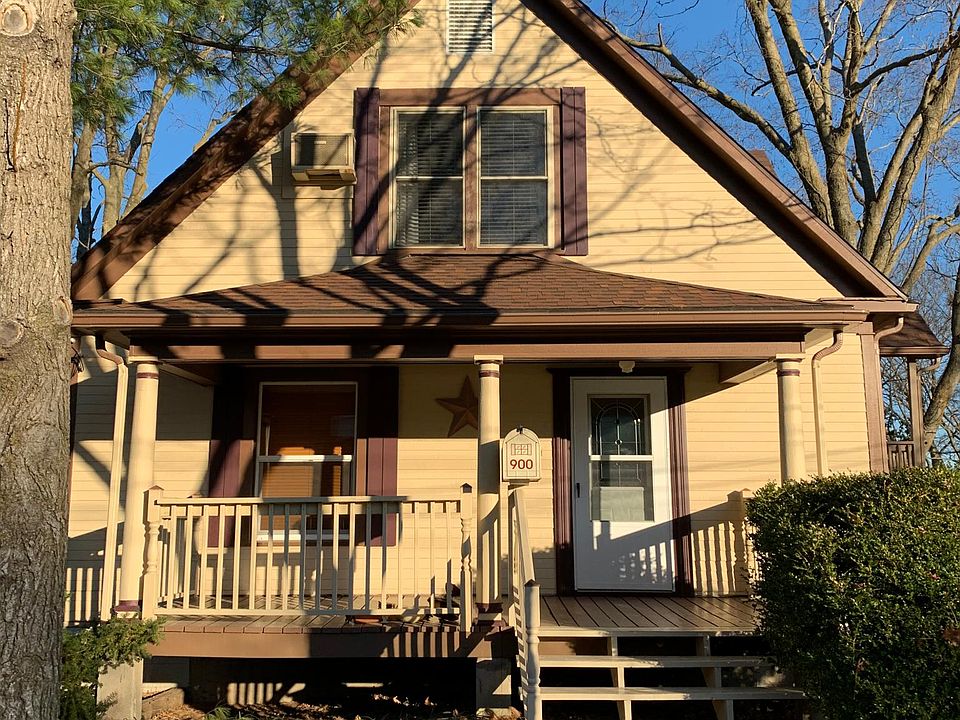1st image of 900 Woodrow St #C