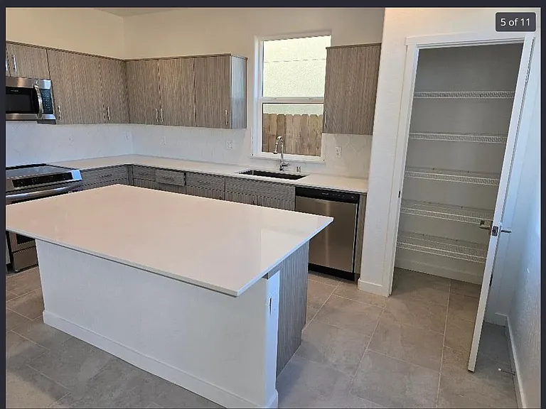1015 Plum Tree Ave — Photo 5