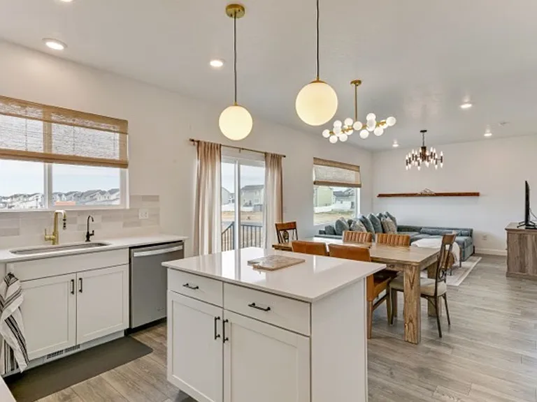 994 S 4090 W — Photo 21