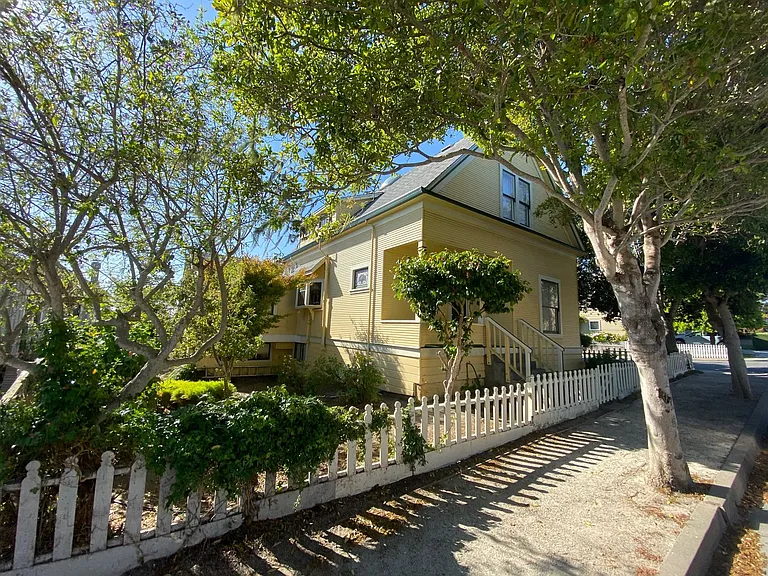 247 Granite St — Photo 2