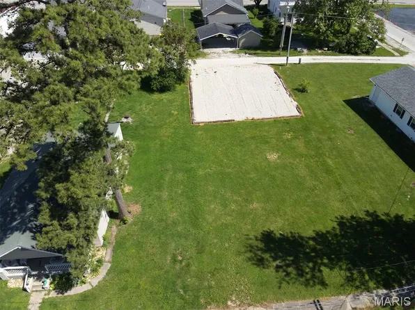 207 E Jefferson St, Perry, MO 63462
