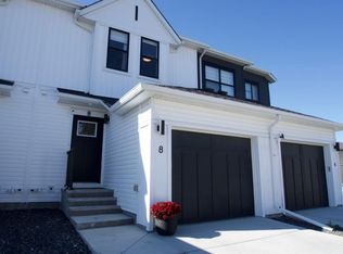 8 N Heritage Ln, Cochrane, AB T4C3A6