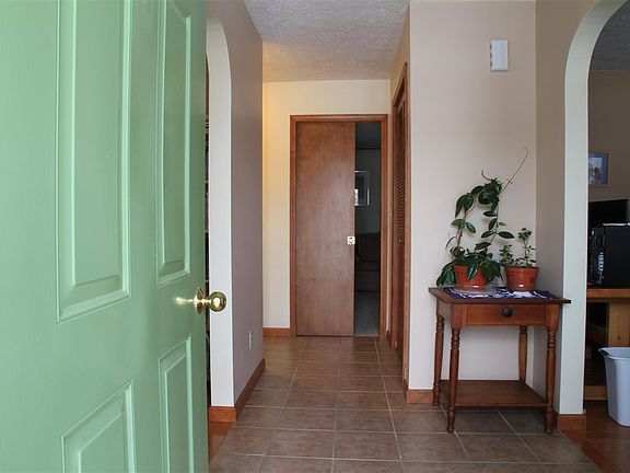 4th image of 8 Haley Dr