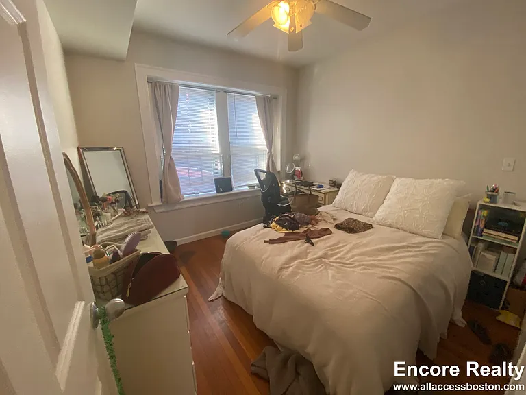 1942 Beacon St #2 — Photo 4