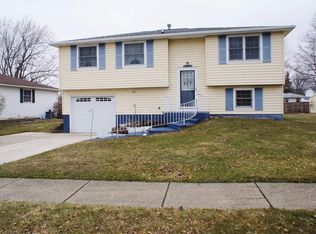 3890 Sharondale Dr, Hamburg, NY 14075