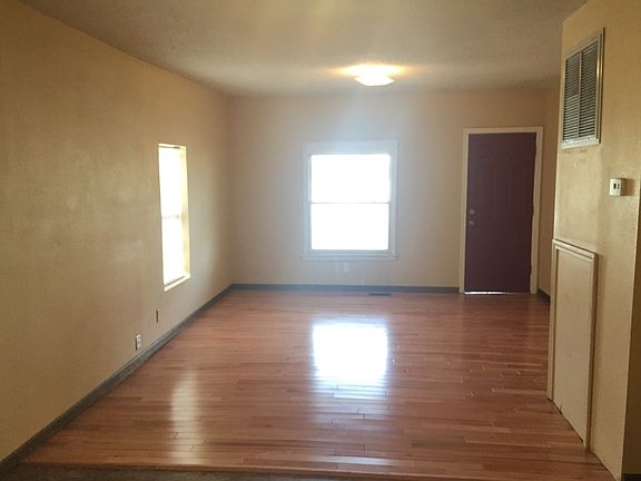 3rd image of 1609 E 4th Ave