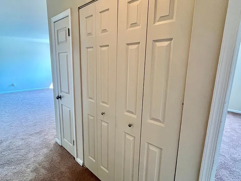 Oak Tree Apartments — Photo 42