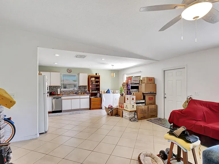 1919 Doffer Ln — Photo 8