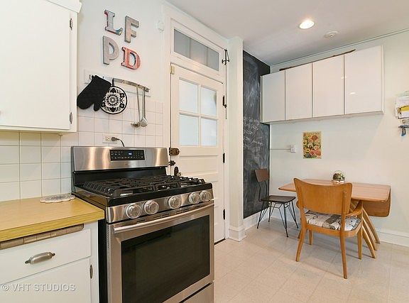 5th image of 2049 W Ainslie St #2e