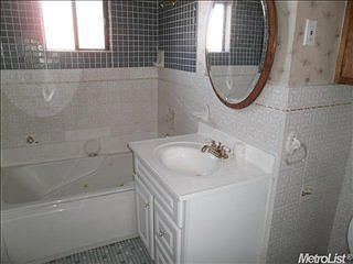 5th image of 3845 Centinella Dr