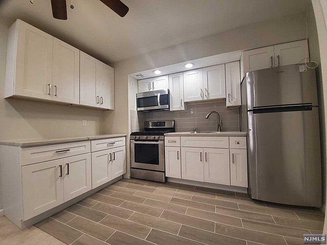 1st image of 410 Fairview Ave APT 3D