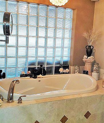 Master Bath Jetted Tub