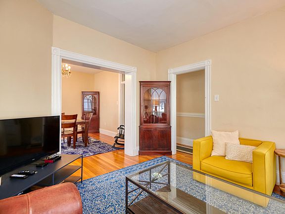 Flat screen TV with Netflix, Apple TV and cable included.
