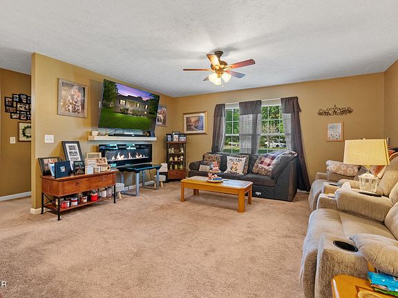 3rd image of 1717 Meadow Ridge Cir