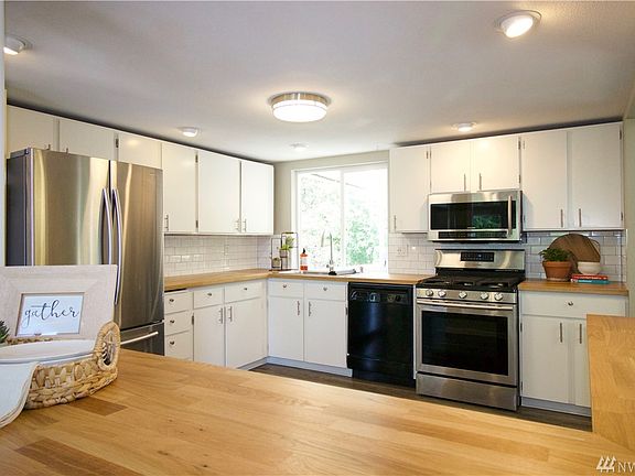 4th image of 3890 NE Belmont Pl