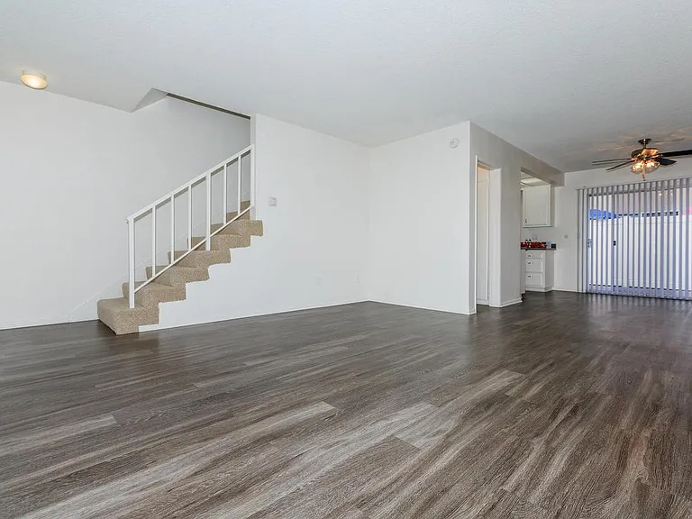 Hampshire Square Apartment Homes — Photo 26