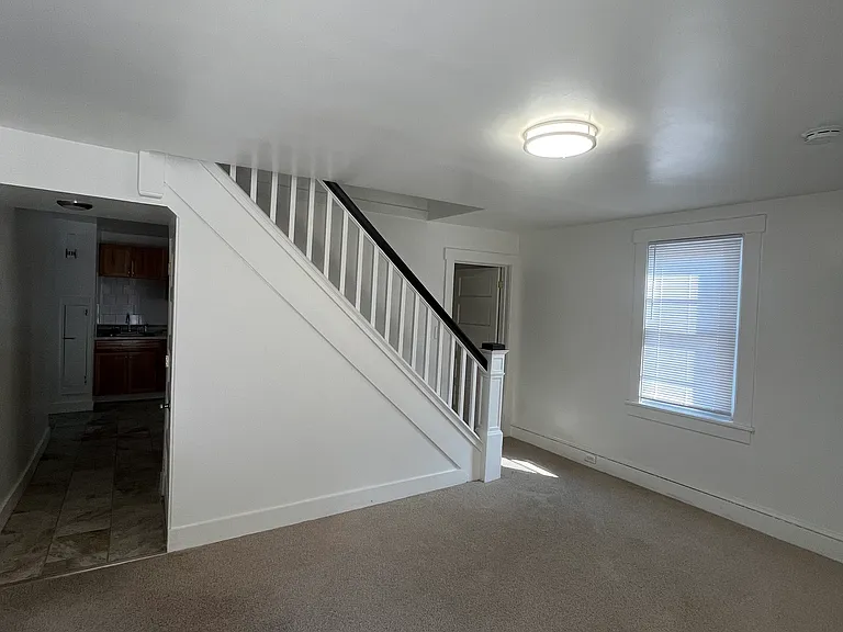 420 Pine Ave — Photo 2