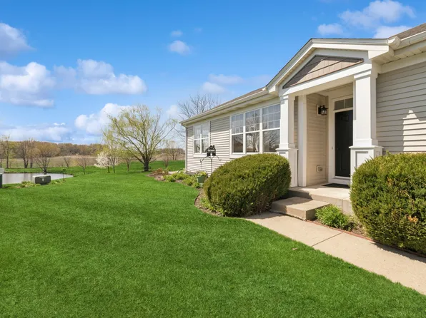 2961 Strauss Ct, Woodstock, IL 60098