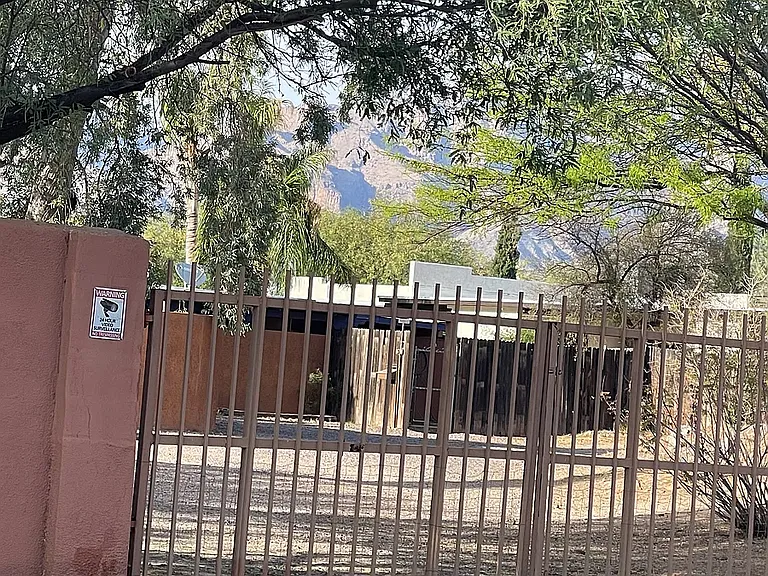 313 E Calle Arizona — Photo 1