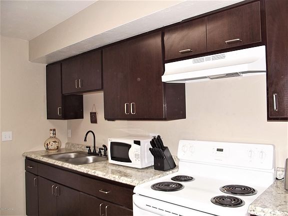 3rd image of 1404 N Riverview Blvd #E-h