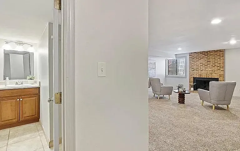 440 W Rockrimmon Blvd #G — Photo 7