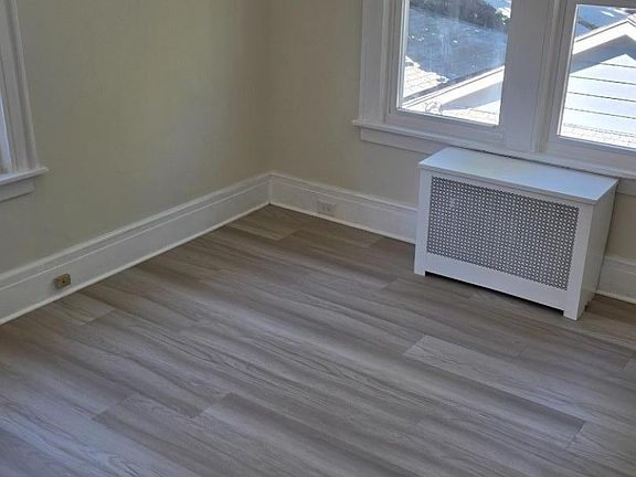 5th image of 29 Grumman Ave