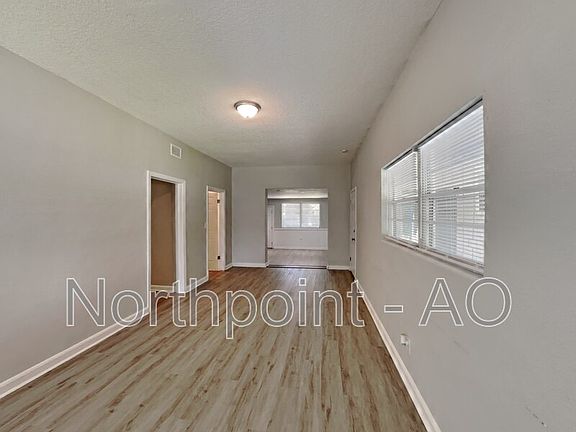 3rd image of 5039 Lexington Ave