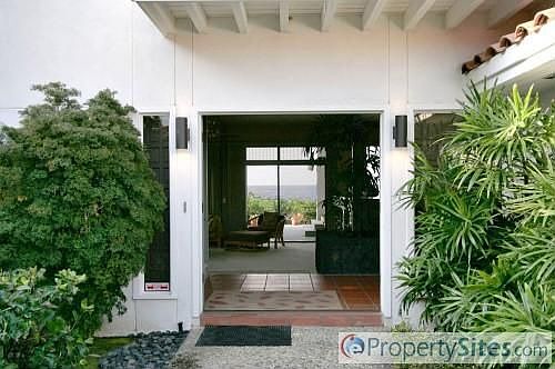 3rd image of 75-5572 Kuakini Hwy