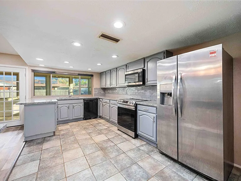 14515 Merry Meadow Dr — Photo 6